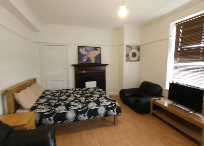 London Edgware Station Apartment