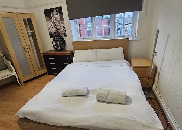 London Edgware Station Apartment