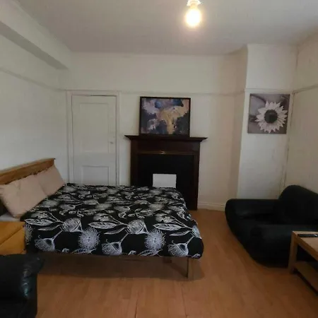 London Edgware Station Apartment Room photo