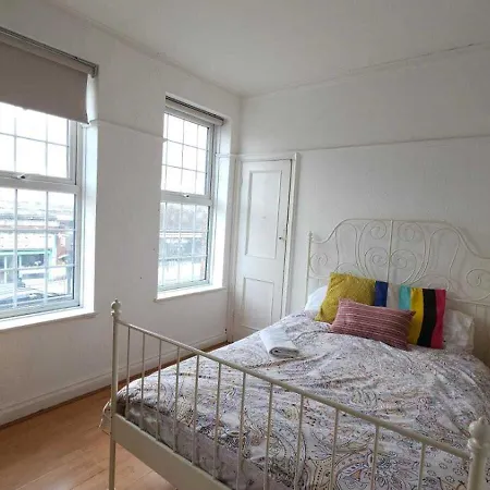 London Edgware Station Apartment Room photo