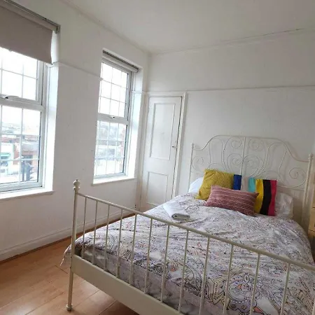 London Edgware Station Apartment Room photo