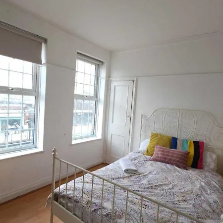 London Edgware Station Apartment Room photo