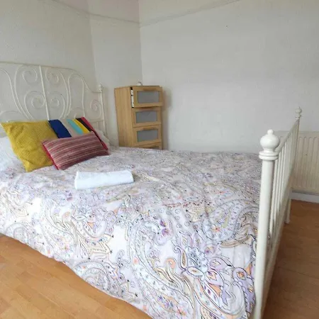 London Edgware Station Apartment Room photo